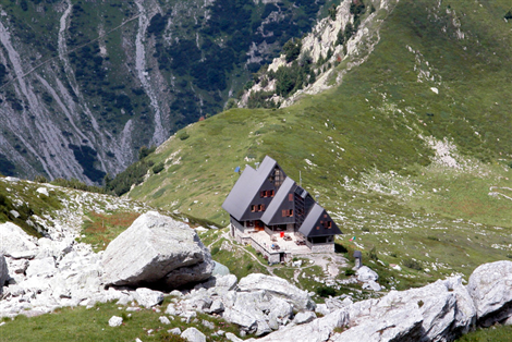 Il rifugio Garelli dall'alto