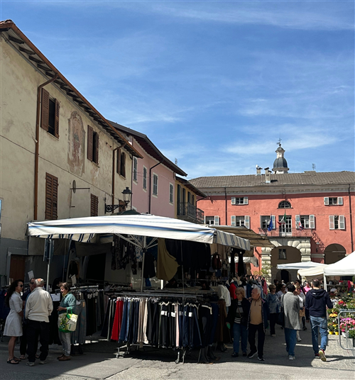 Cerchiamo fotografie e cartoline storiche del mercato